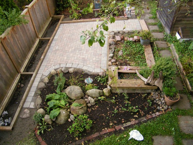Completed patio, with new raised beds on the side. Completed patio, with new raised beds on the side.
