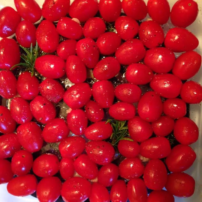 Cherry tomatoes ready for roasting