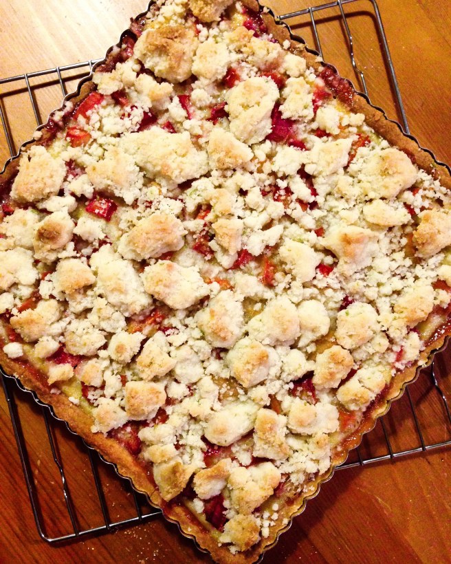 Streusel-Topped Rhubarb Lime Tart